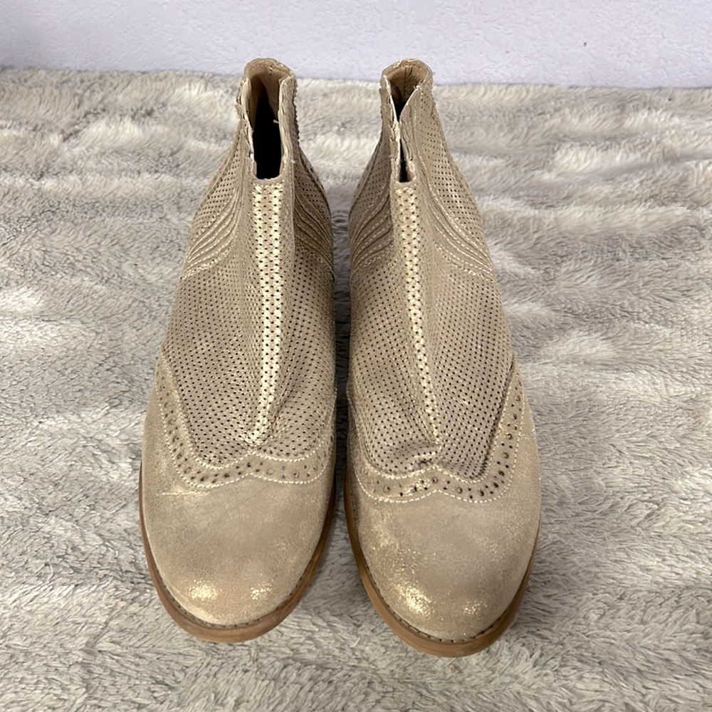 Sundance CATE, golden shimmer wing tip booties sz38